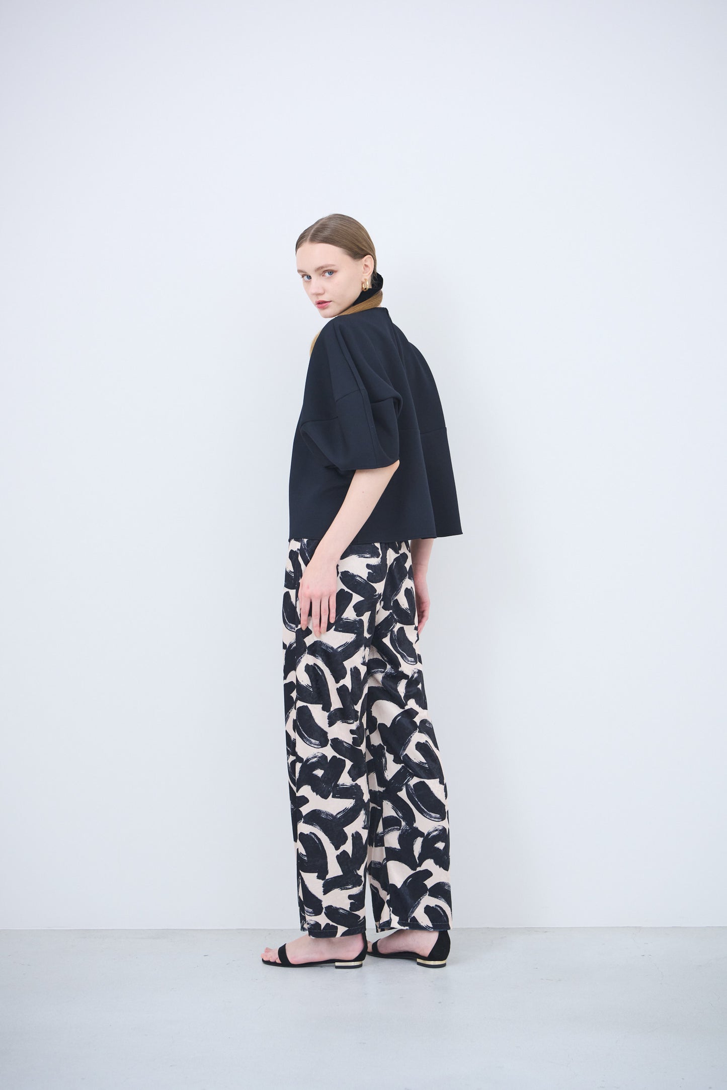Sculpture form pullover