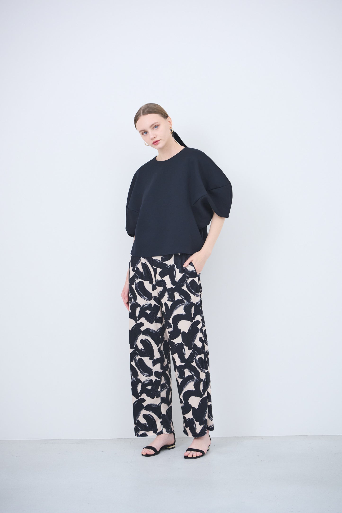Sculpture form pullover