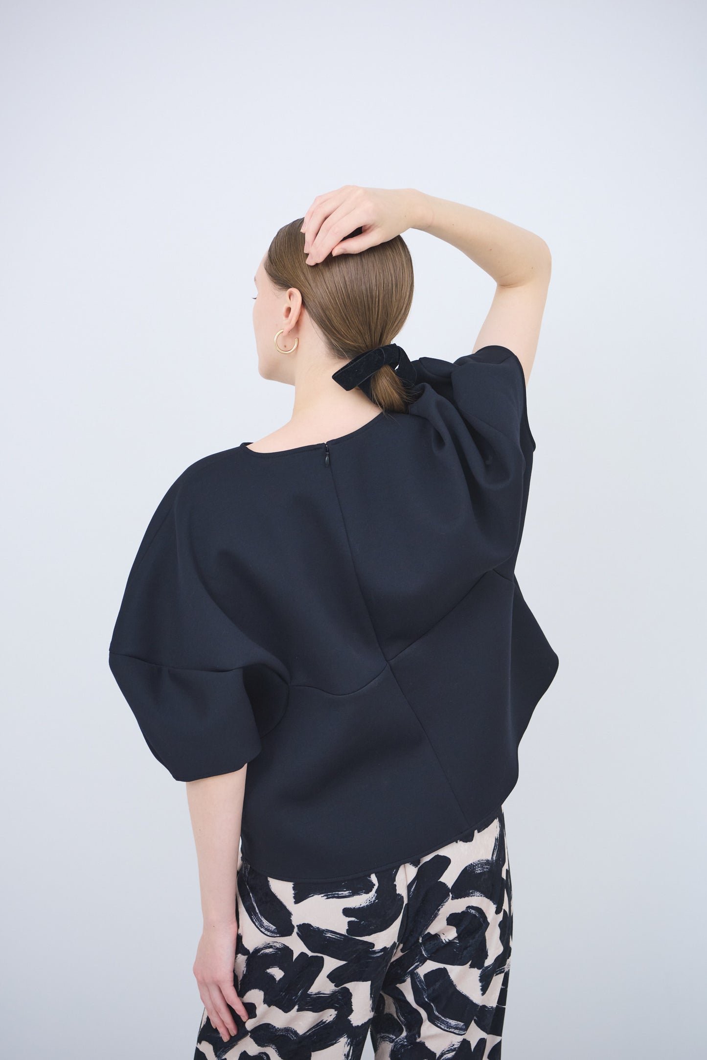 Sculpture form pullover