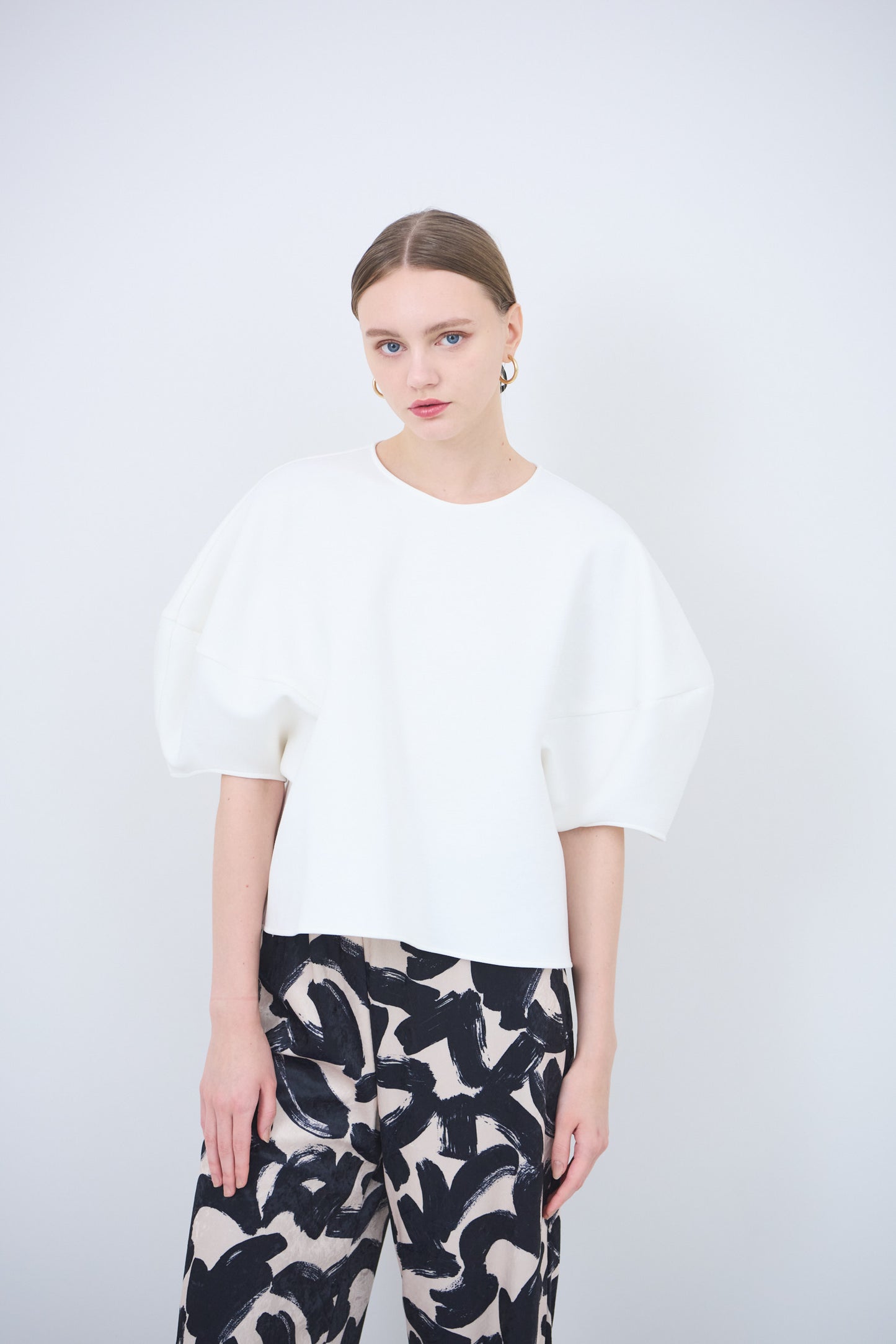 Sculpture form pullover