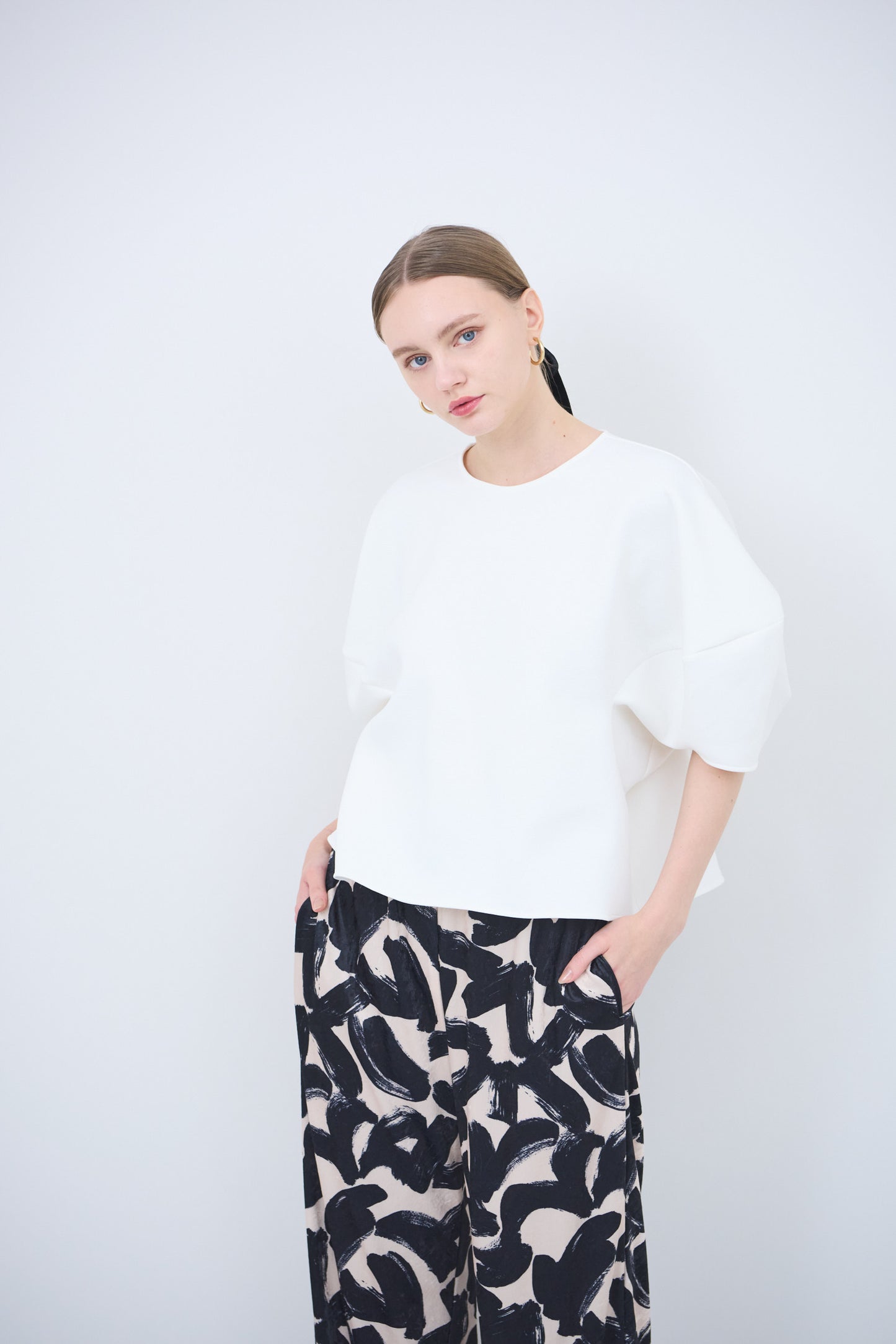Sculpture form pullover