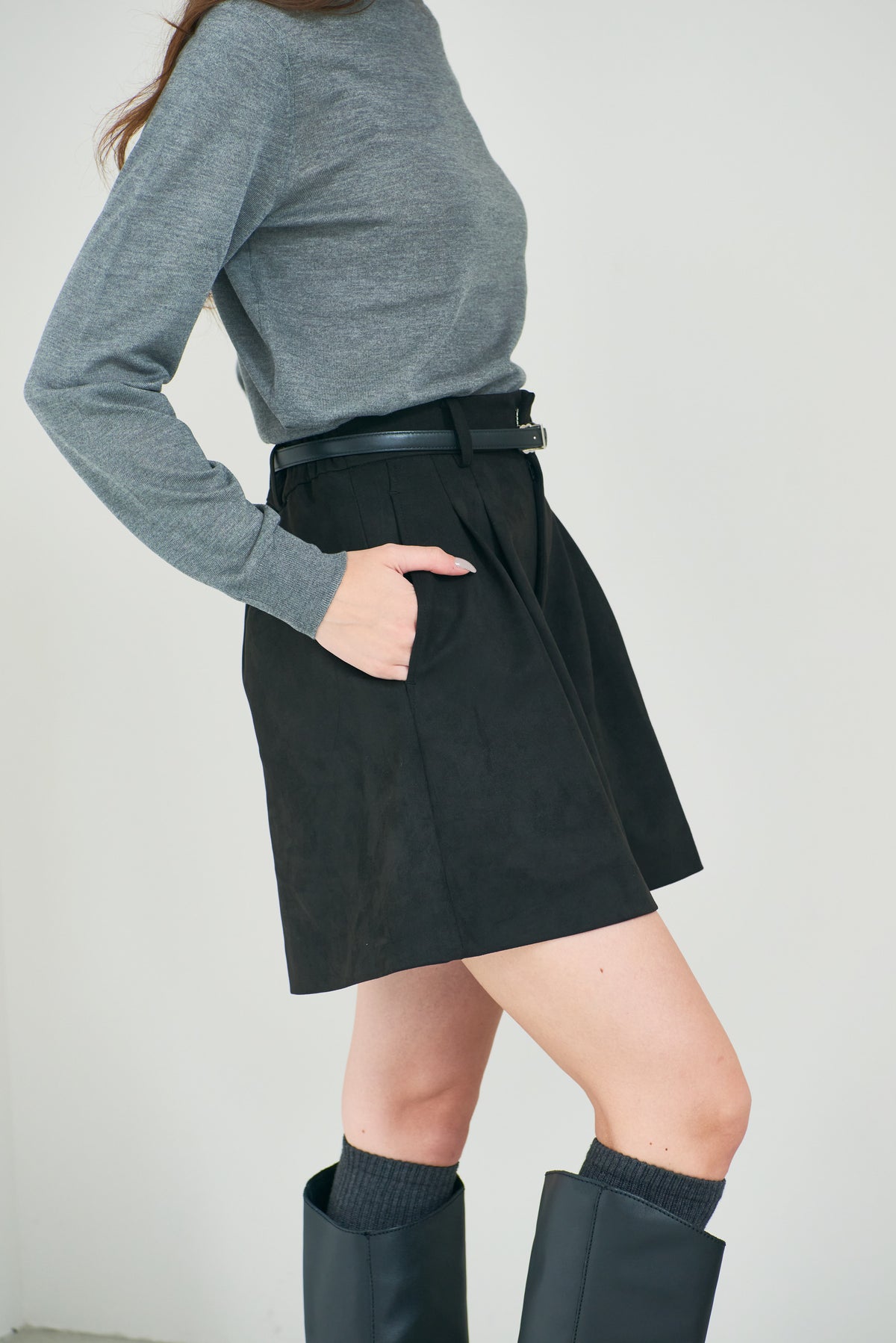 【PRE ORDER】Suede Short Pants