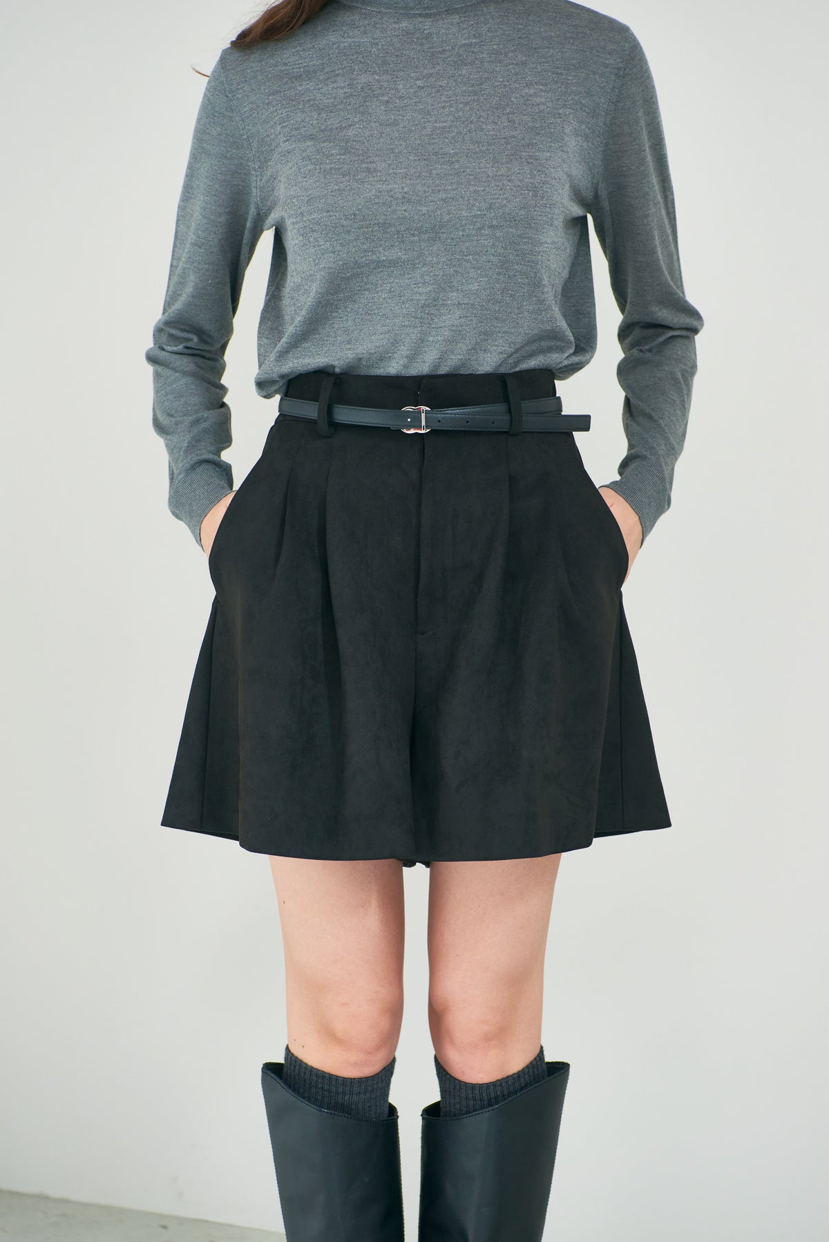【PRE ORDER】Suede Short Pants