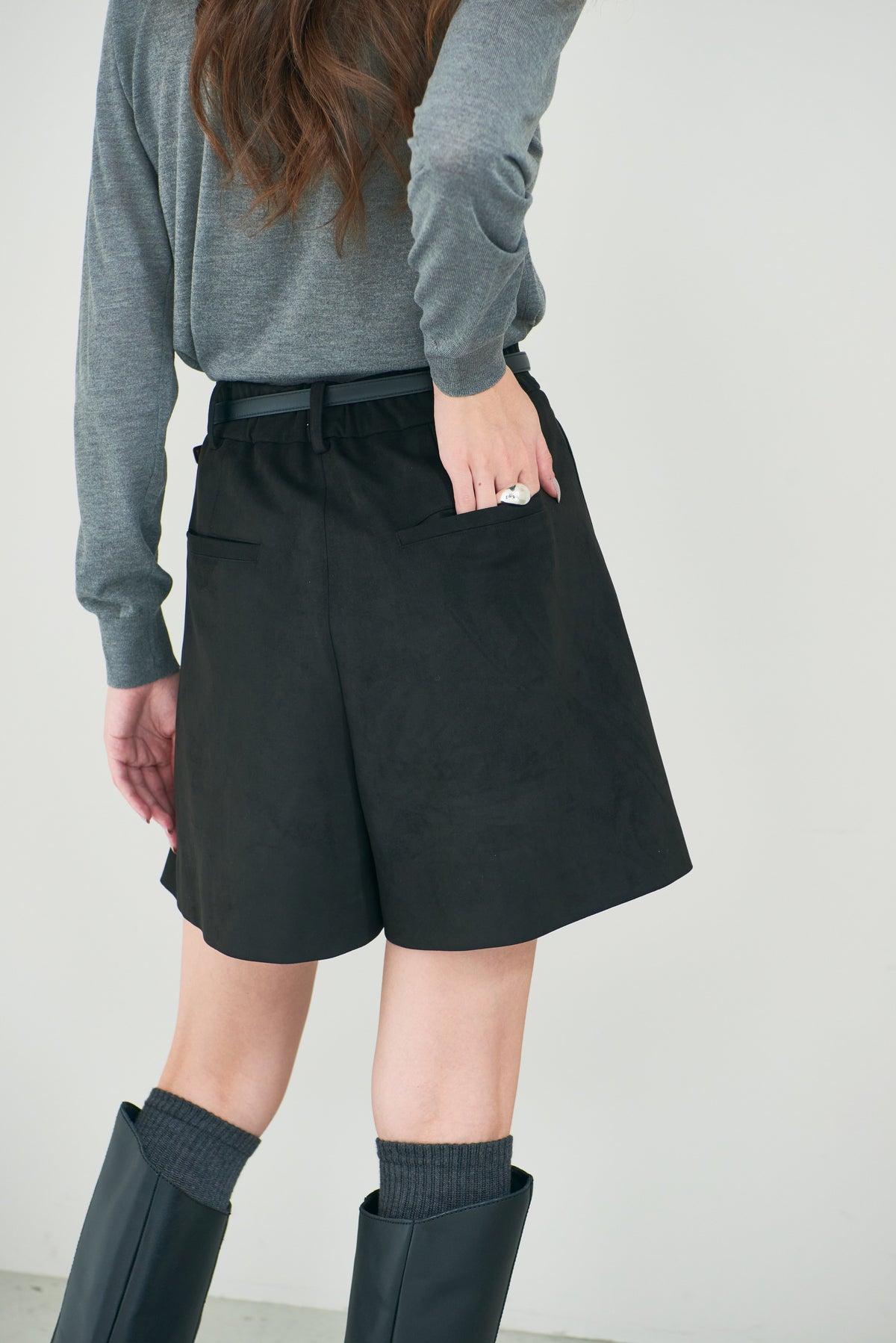 【PRE ORDER】Suede Short Pants