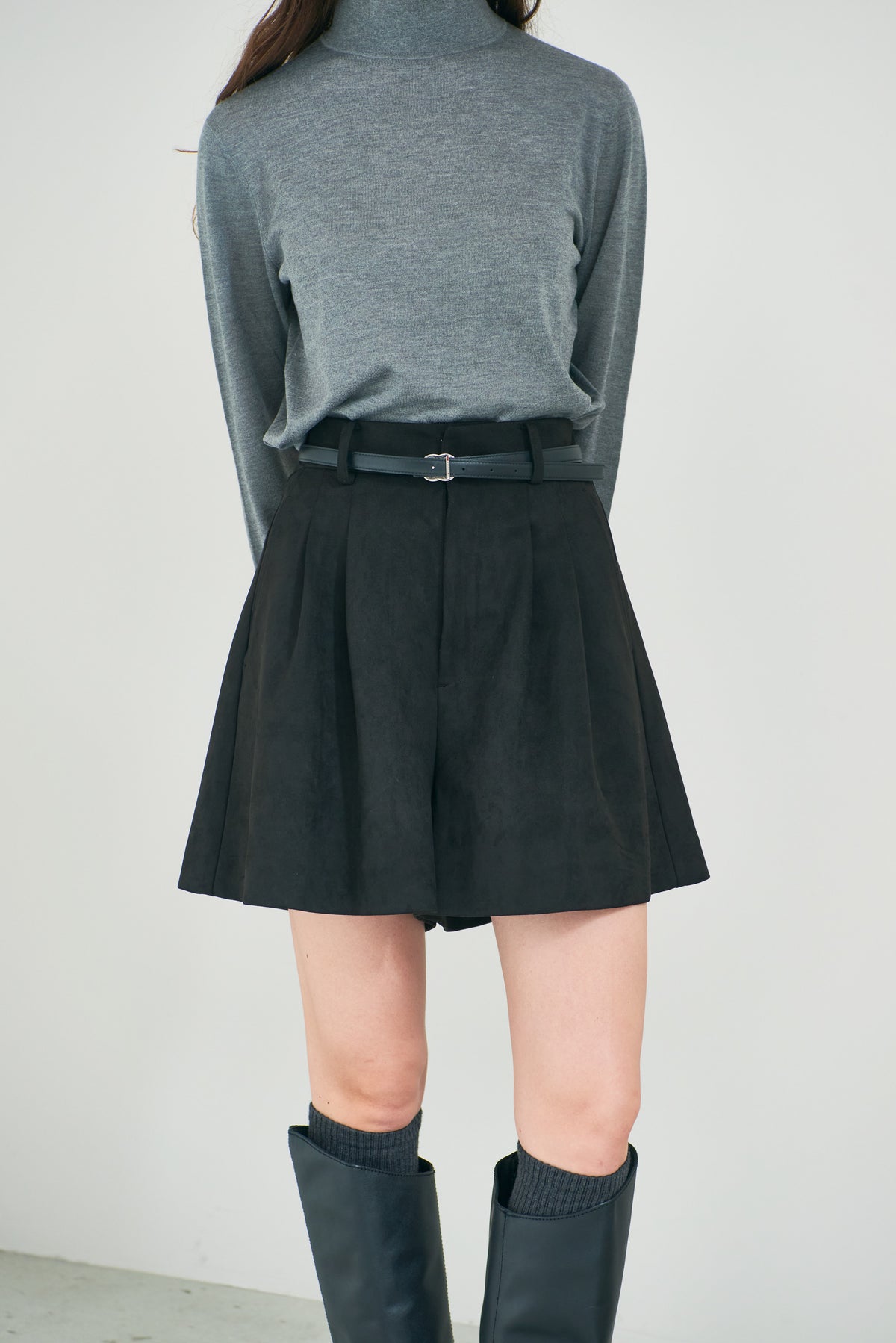 【PRE ORDER】Suede Short Pants