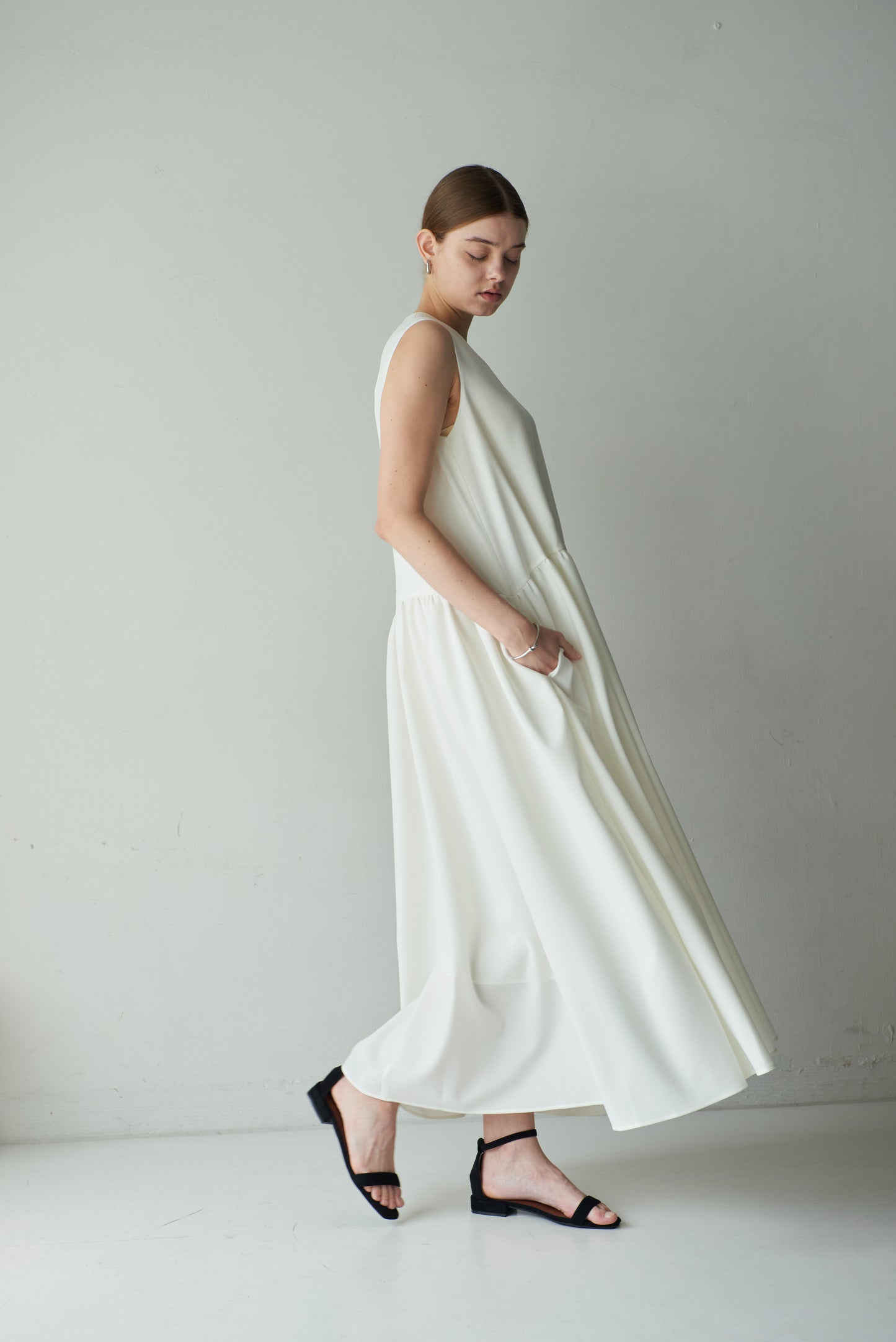 【PRE ORDER】Ease Linen Dress