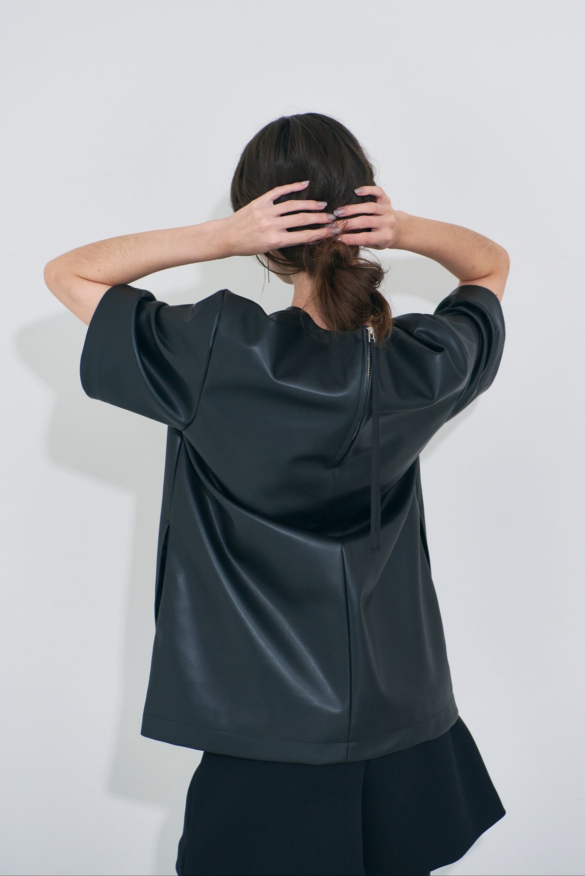 【PRE ORDER】Form Leather Top