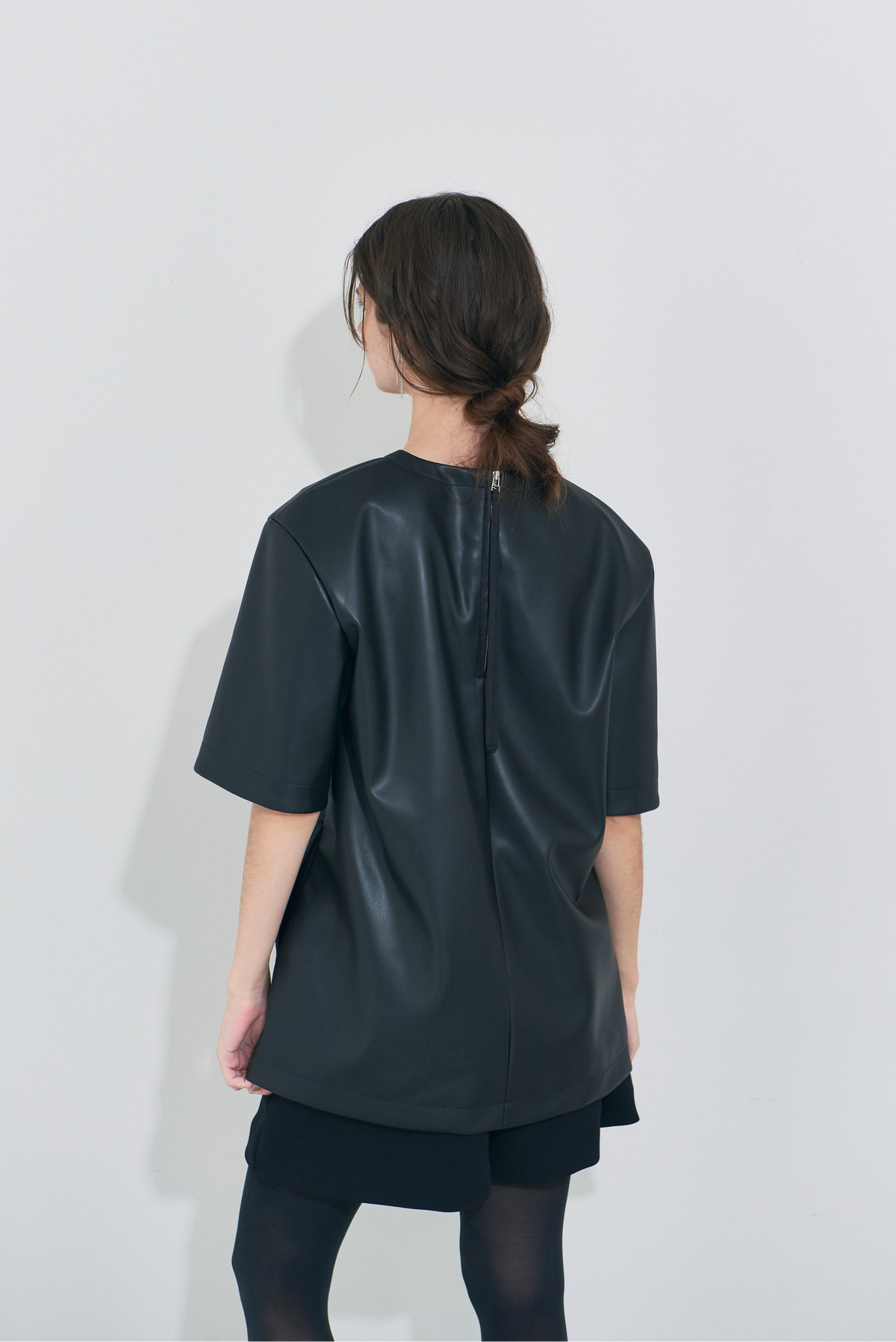 【PRE ORDER】Form Leather Top