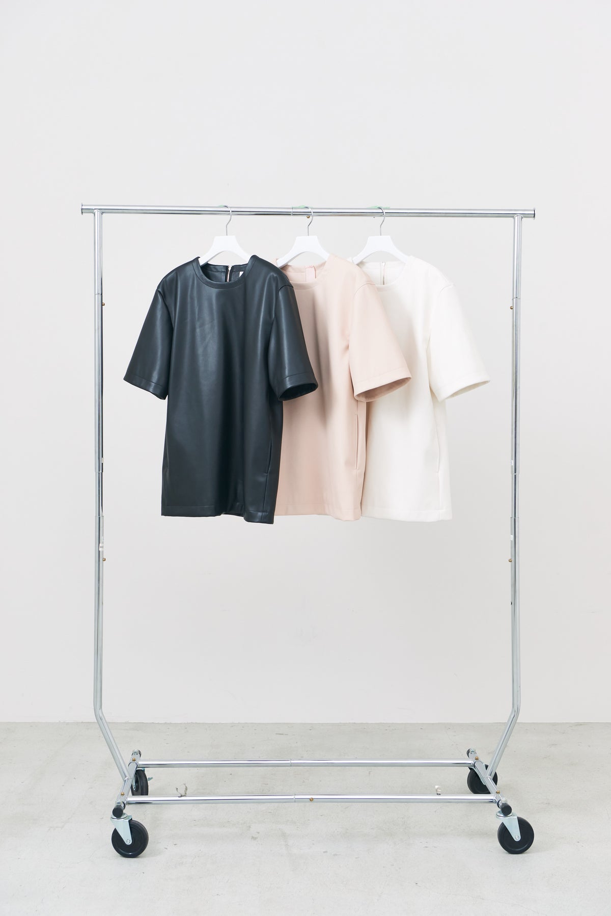 【PRE ORDER】Form Leather Top
