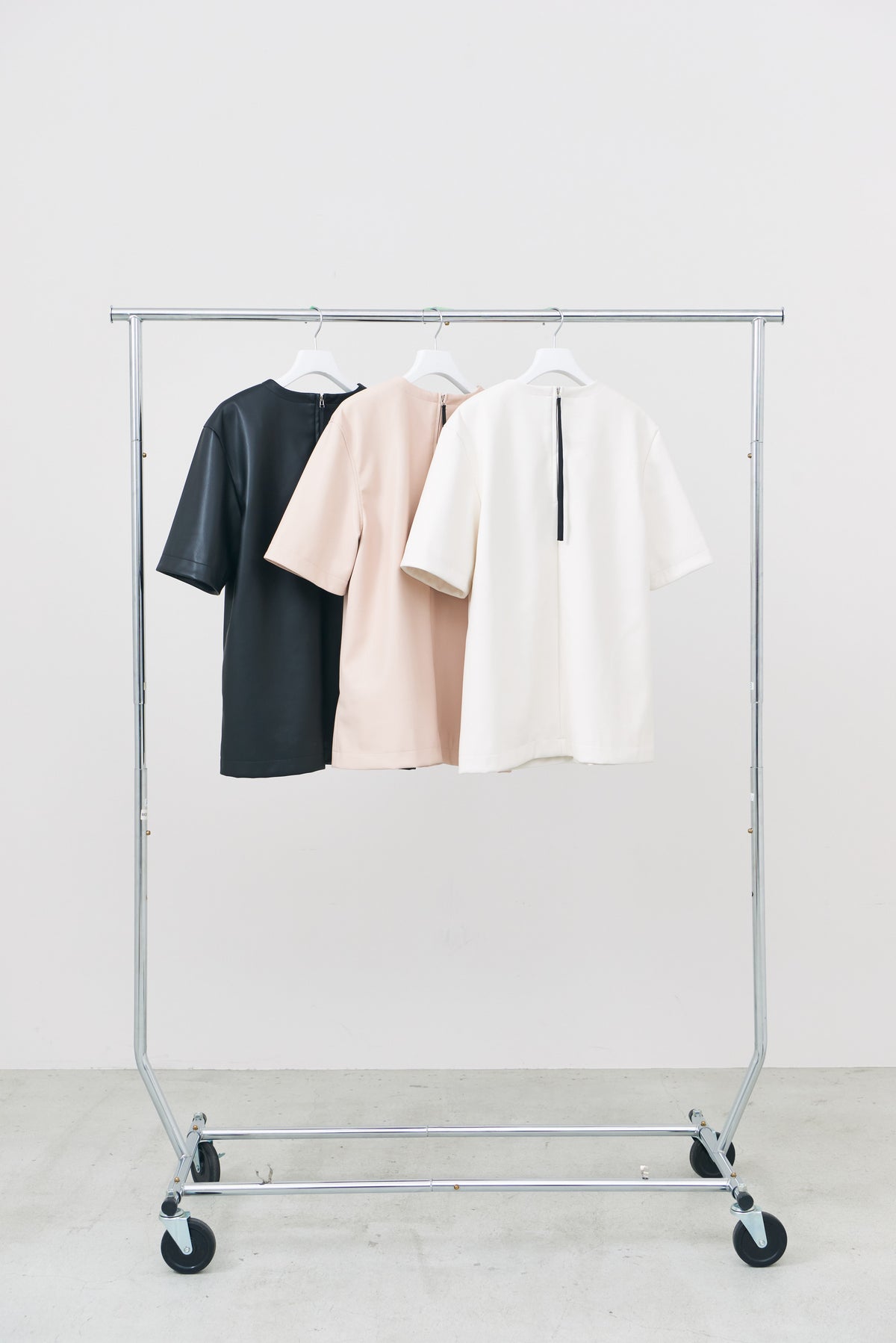 【PRE ORDER】Form Leather Top